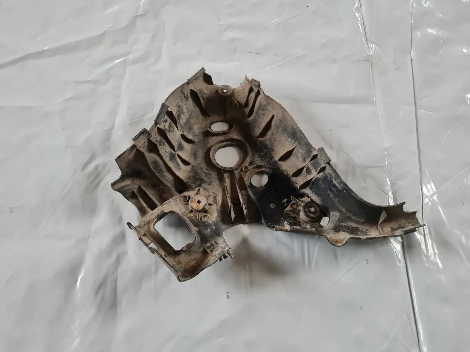 Rear suspension arm guard AUDI A6 2008 - foto 4