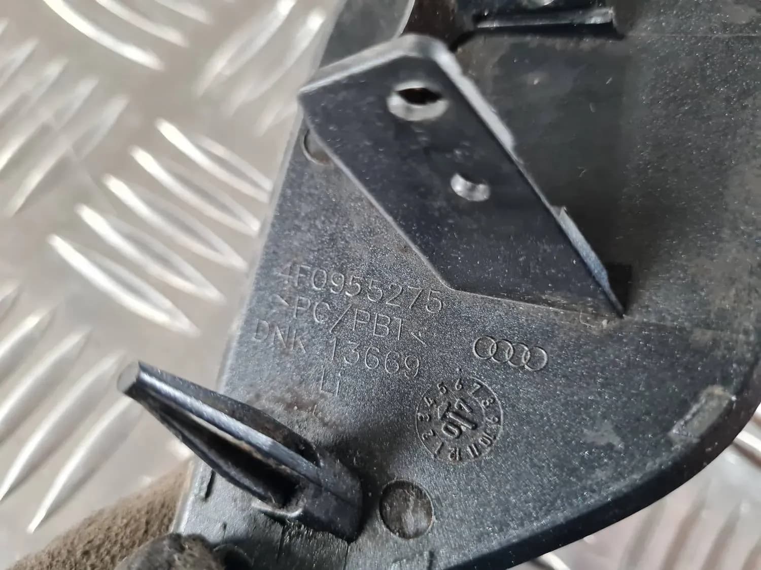 Washer nozzle cover AUDI A6 2008 - foto 2