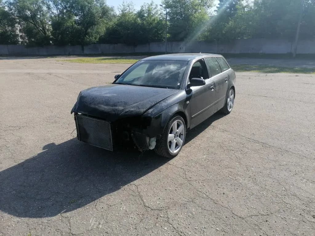 Disassembled car photo 1