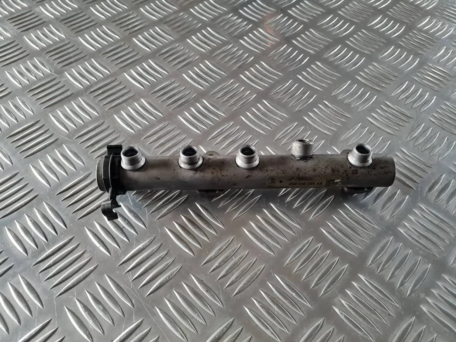 Fuel rail AUDI A6 2008 - foto 4