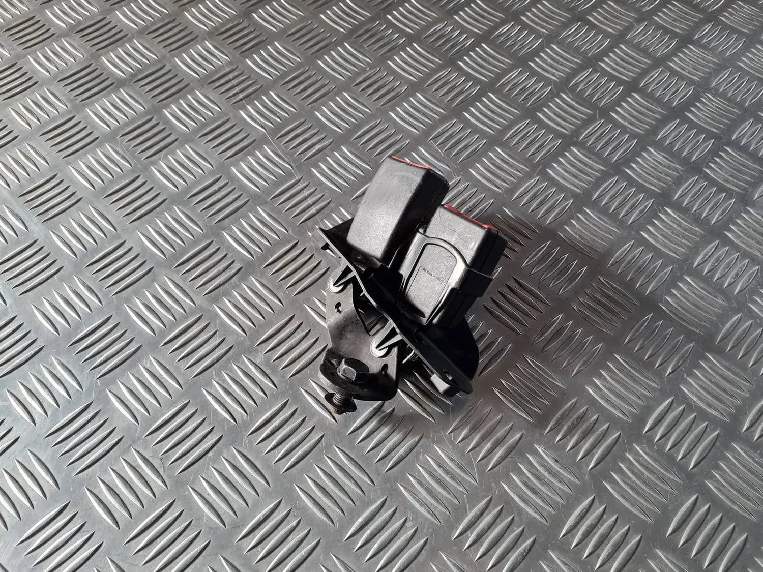 Rear double seat belt buckle AUDI A6 2008 - foto 3