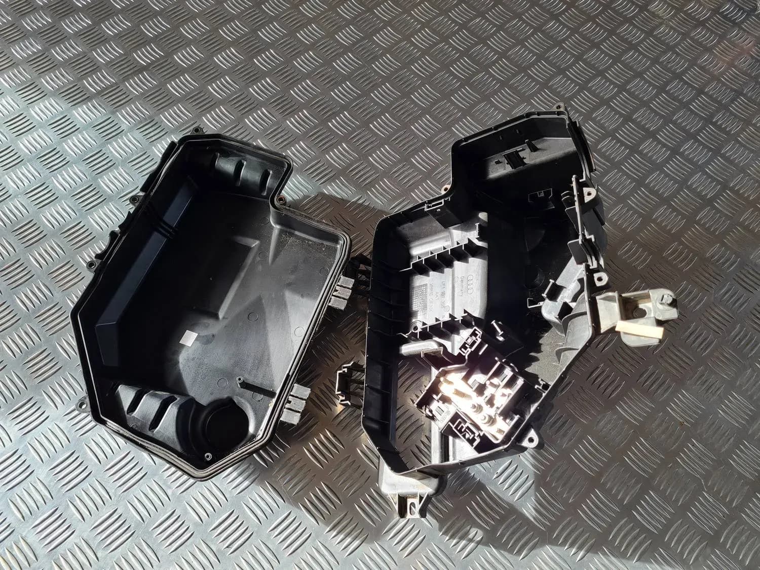 Fuse box housing AUDI A6 2008 - foto 4