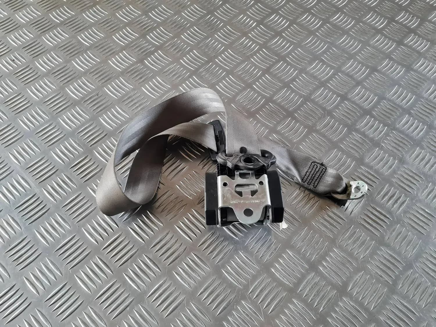 Rear middle seat belt AUDI A6 2008 - foto 1