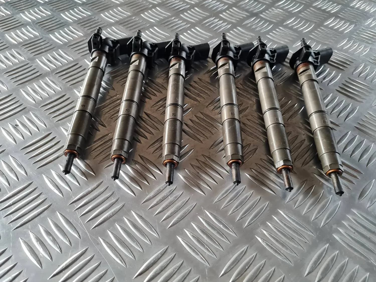 Fuel injector AUDI A6 2008 - foto 3
