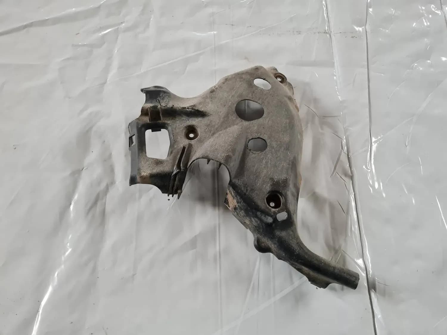 Rear suspension arm guard AUDI A6 2008 - foto 1
