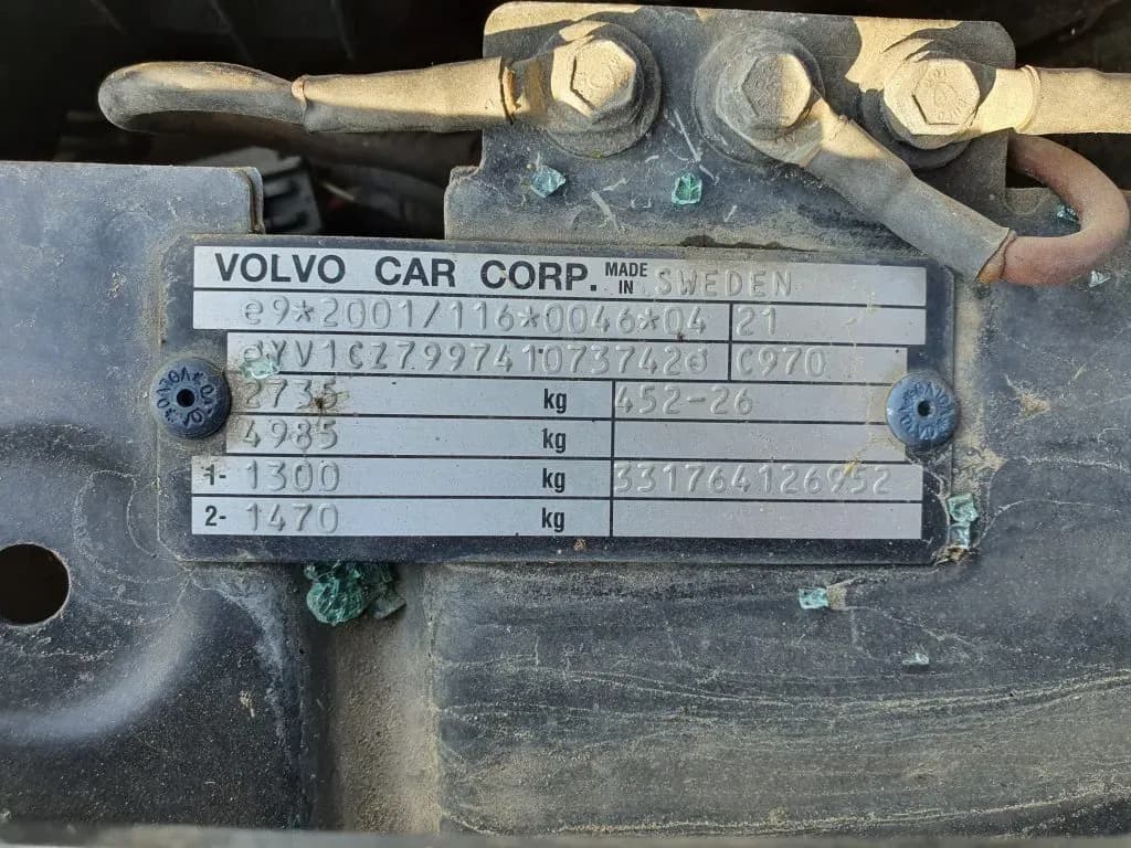 Disassembled car photo 4
