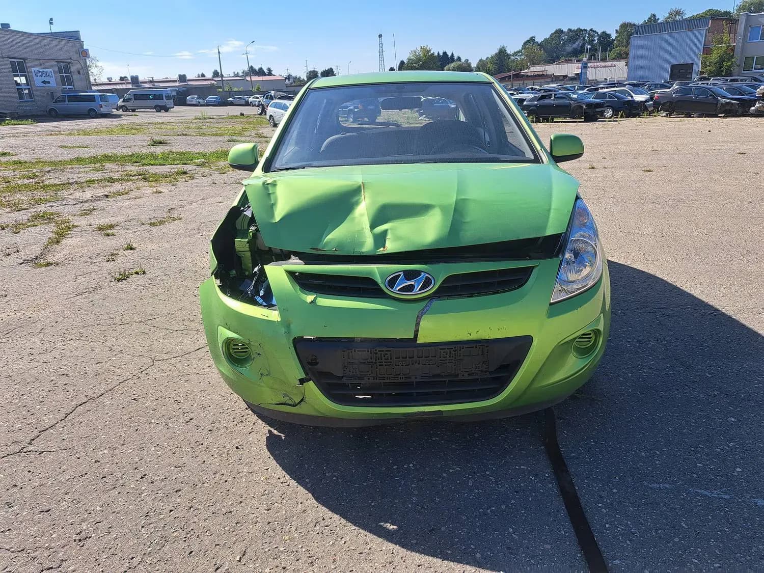 Disassembled car photo 2