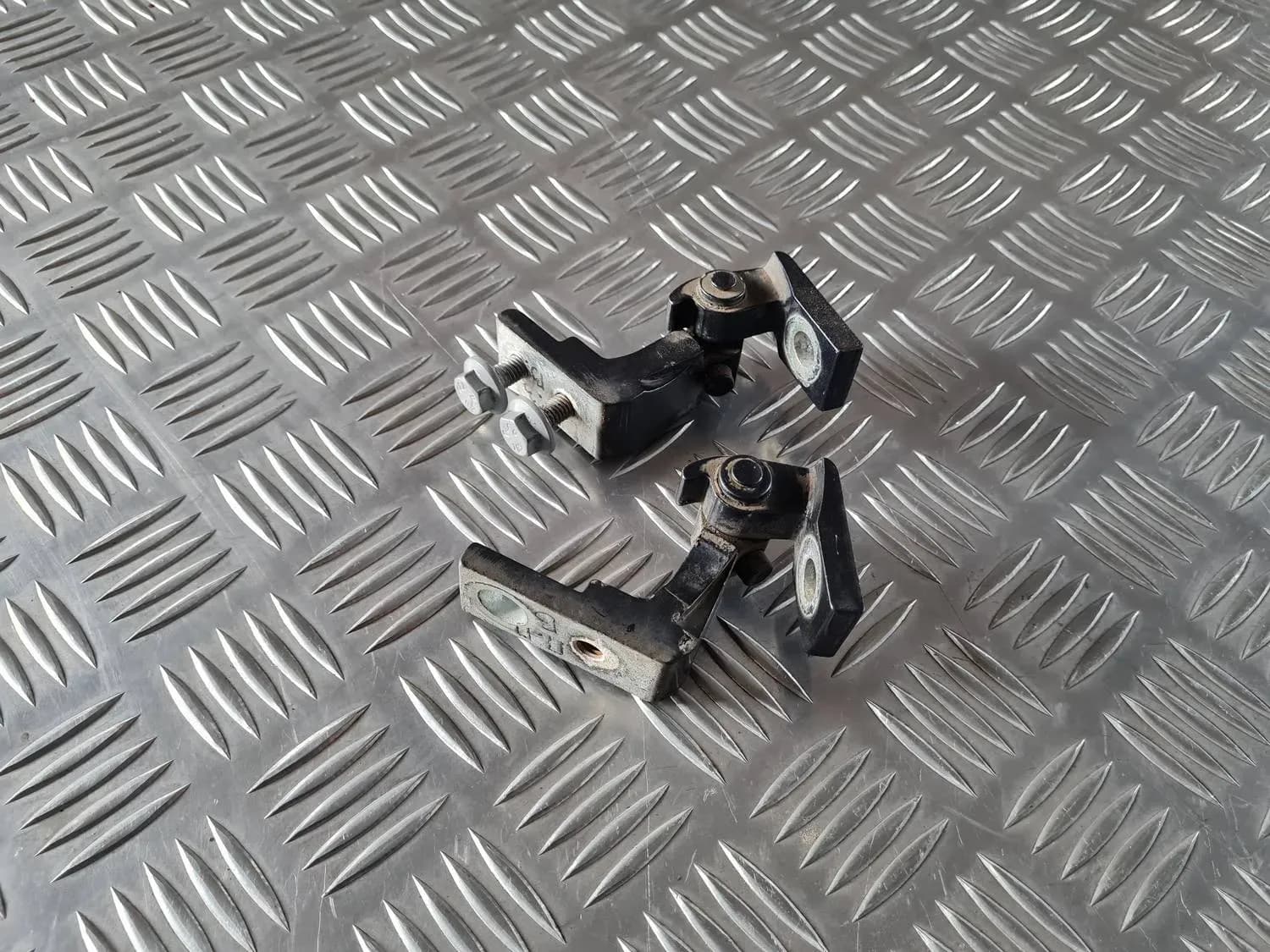 Door hinge AUDI A6 2008 - foto 1