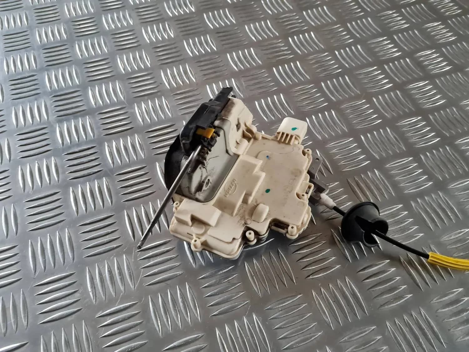 Rear left door lock AUDI A6 2008 - foto 3