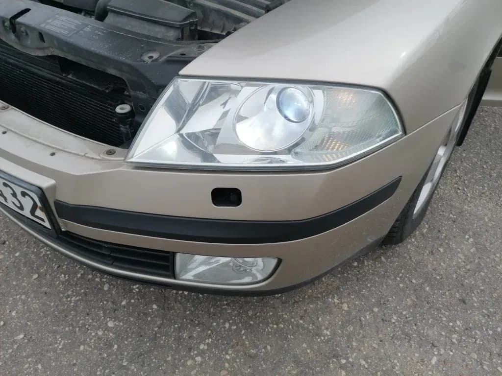 Disassembled car photo 2