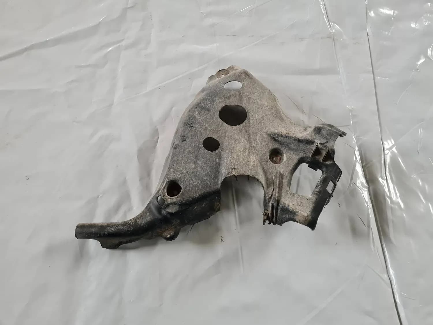 Rear suspension arm guard AUDI A6 2008 - foto 3
