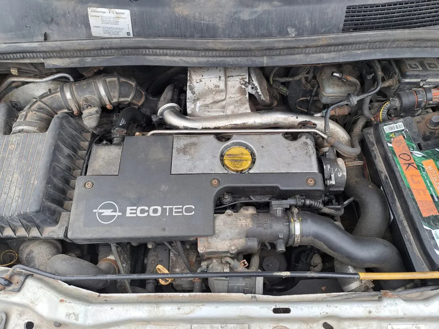 Disassembled car photo 4