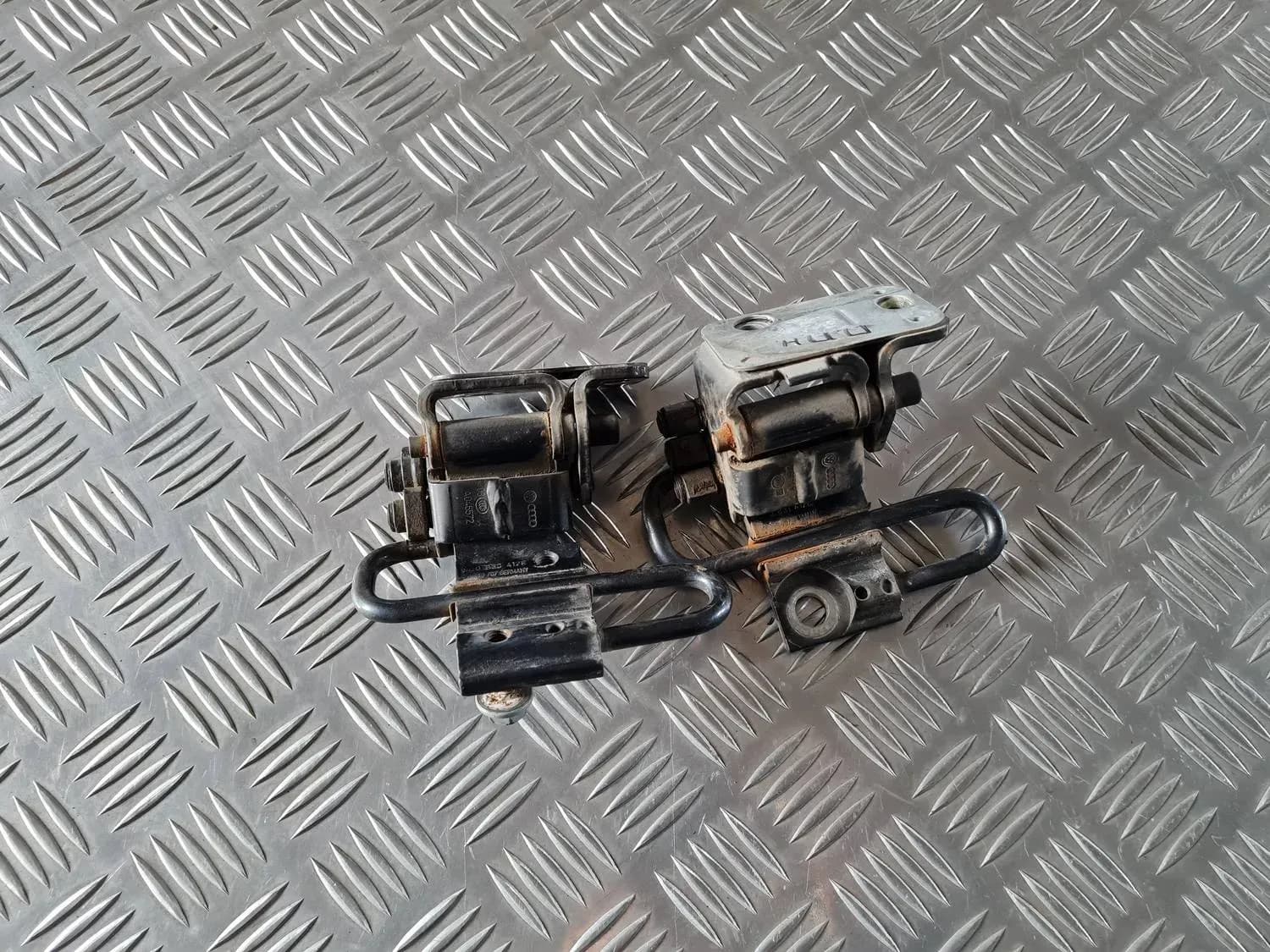Door hinge AUDI A6 2008 - foto 4