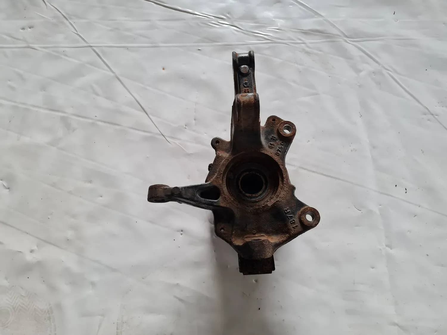 Steering knuckle front left RENAULT SCENIC III 2011