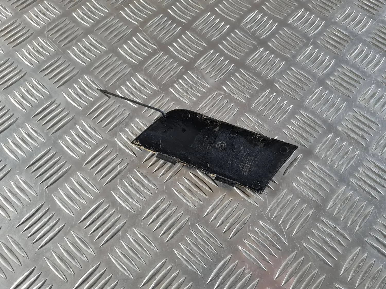 Front bumper towing hook cover AUDI A6 2008 - foto 3