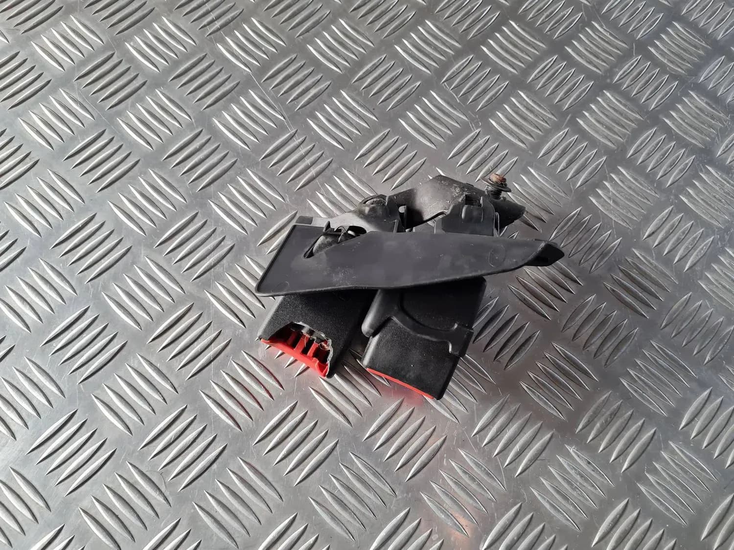 Rear double seat belt buckle AUDI A6 2008 - foto 6