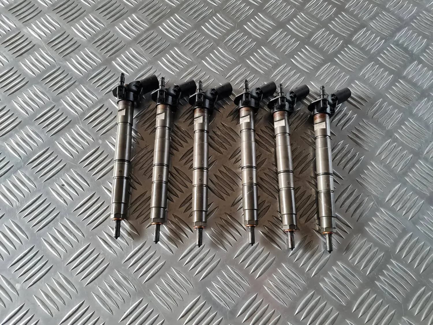 Fuel injector AUDI A6 2008 - foto 2