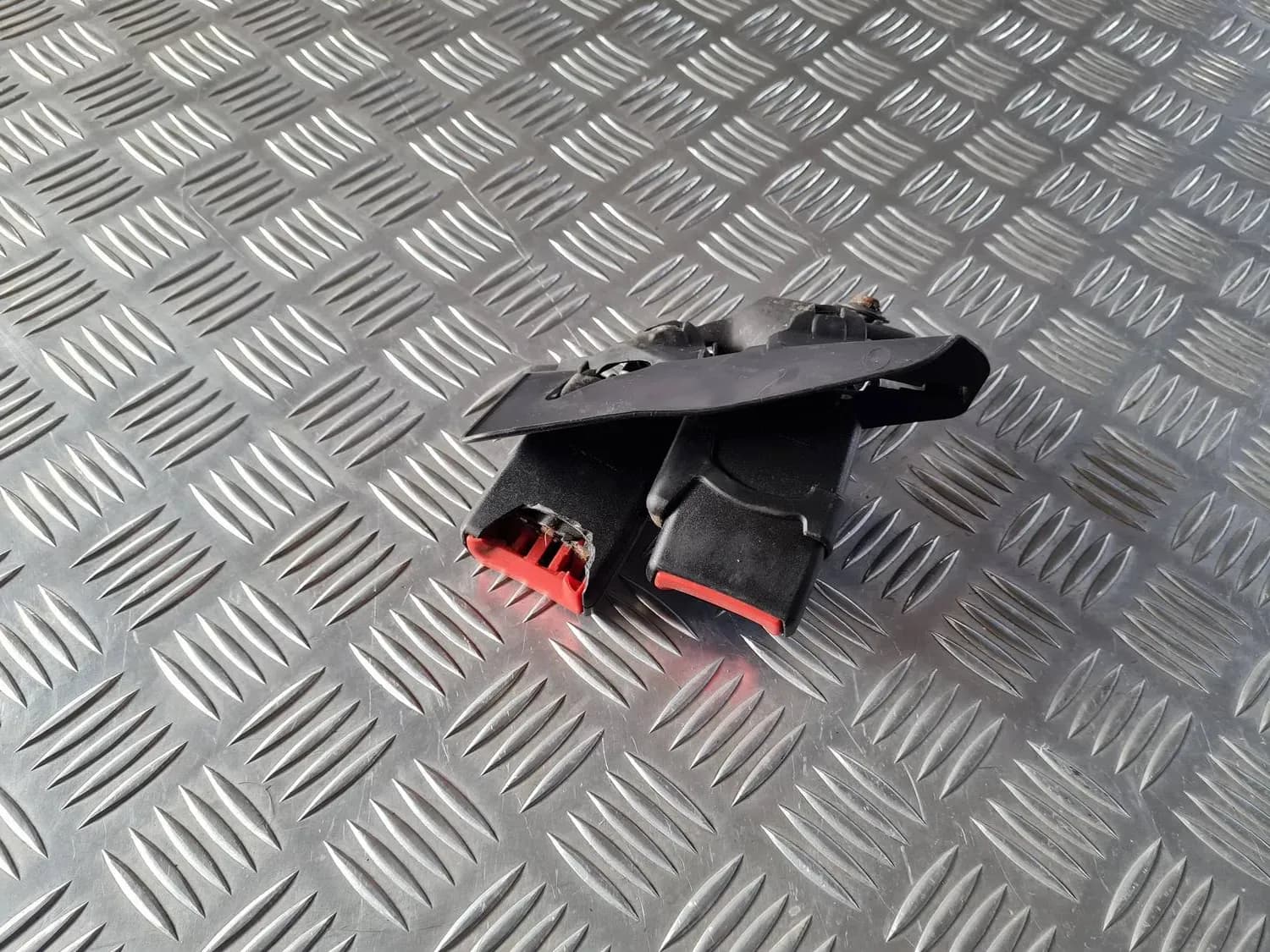 Rear double seat belt buckle AUDI A6 2008 - foto 1