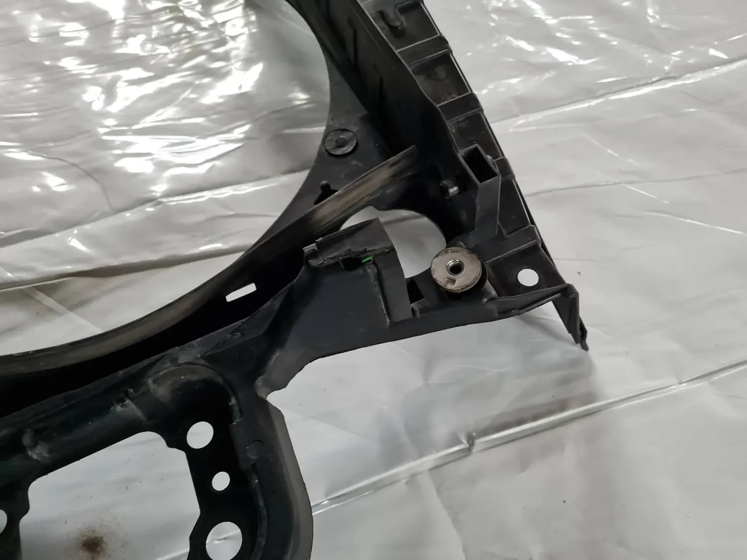 Front radiator frame AUDI A6 2008 - foto 7