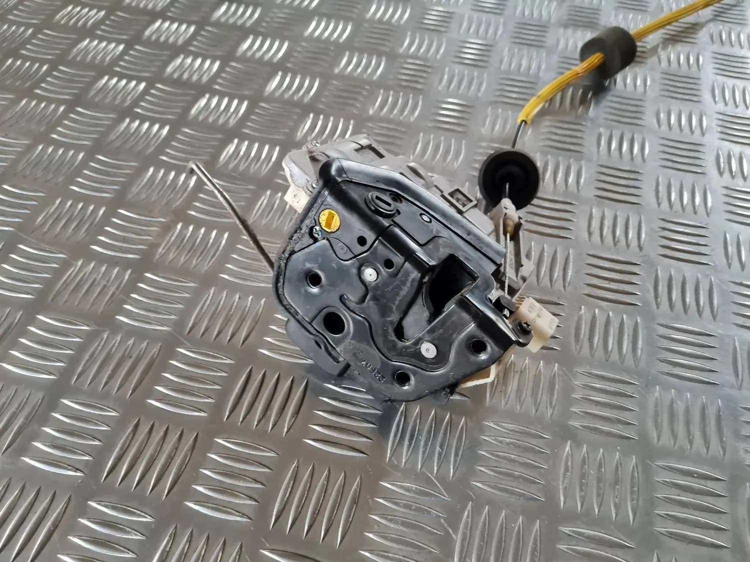 Rear left door lock AUDI A6 2008 - foto 2
