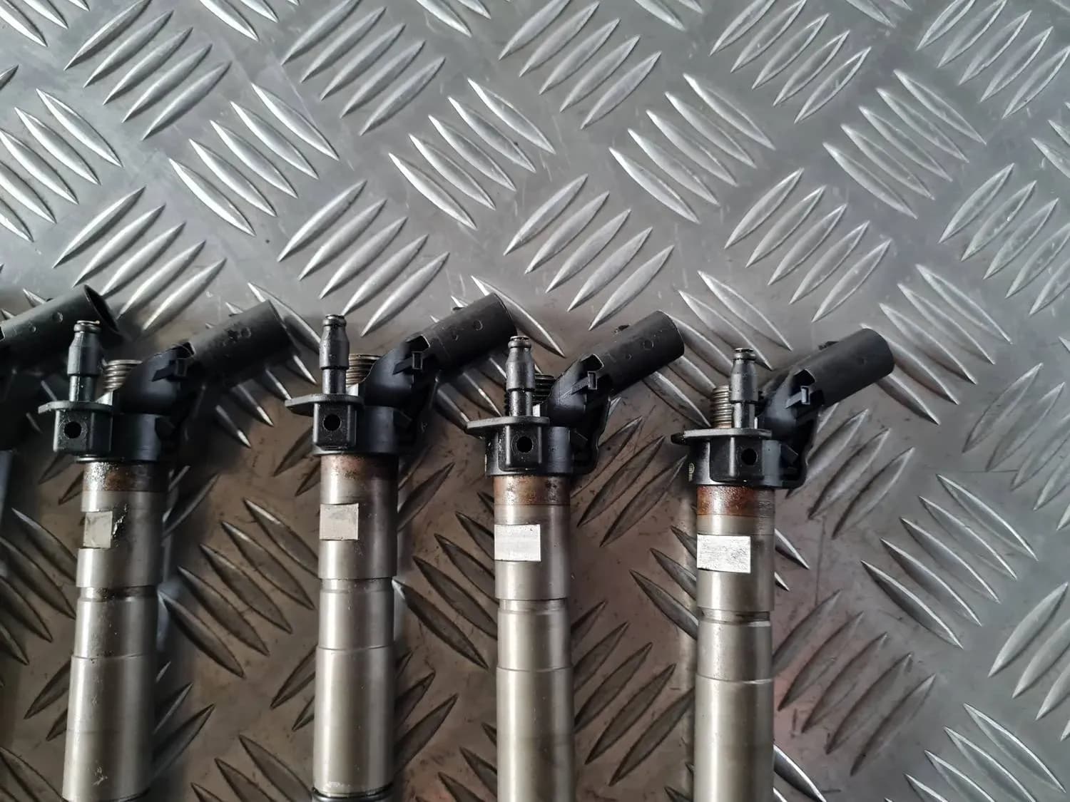 Fuel injector AUDI A6 2008 - foto 5