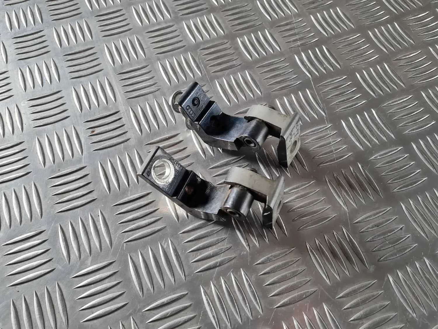 Door hinge AUDI A6 2008 - foto 1