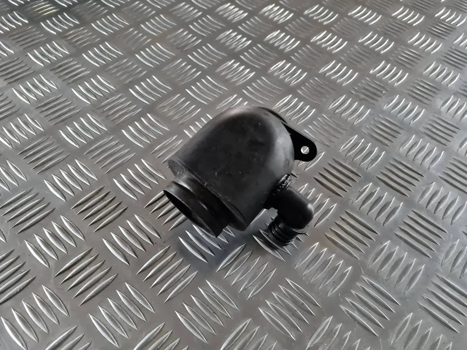 Air filter resonator AUDI A6 2008 - foto 1