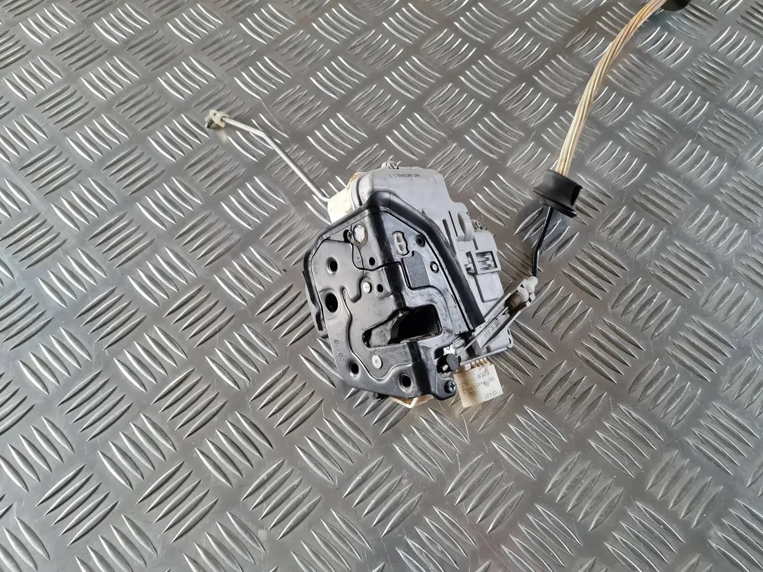 Front left door lock AUDI A6 2008 - foto 2