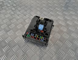 Fuse box CITROEN C8 2005