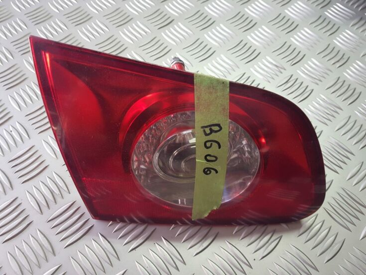 Bagāžnieka vāka kreisais lukturis priekš VW PASSAT B6 2006 ANGL. UNIVERSAL