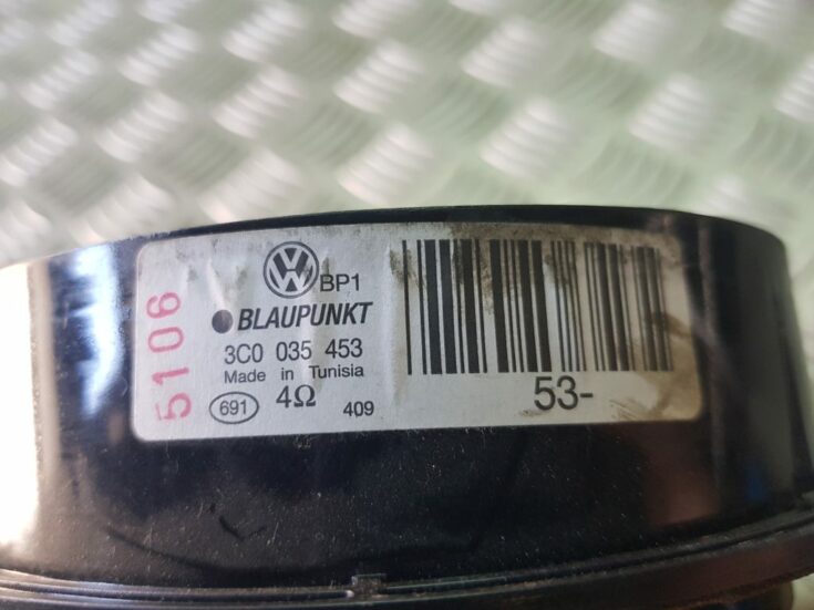Durvju skaļrunis, apakšā priekš VW PASSAT B6 2008 ANGL.