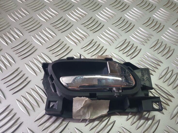 Salona durvju rokturis, aizmugures labais priekš PEUGEOT 407 2005