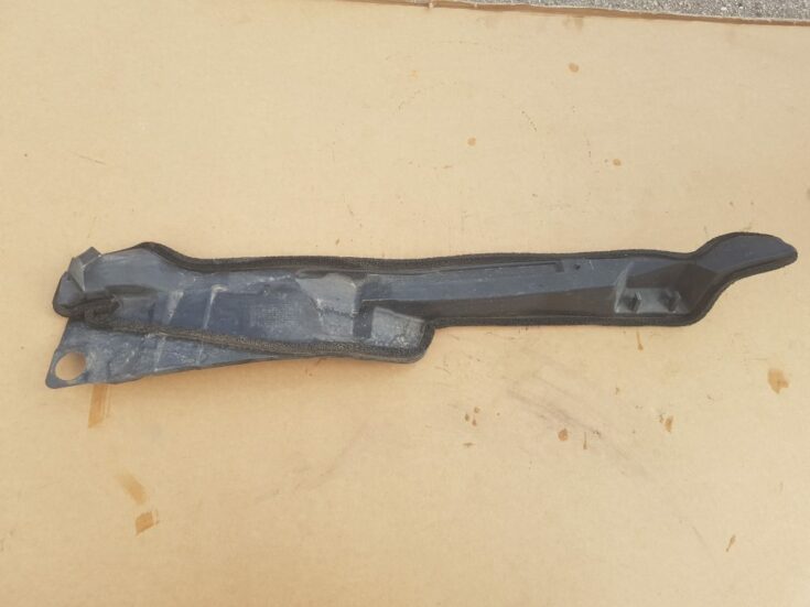 Bagāžnieka nodalījuma plastmasa priekš TOYOTA COROLLA VERSO 2008
