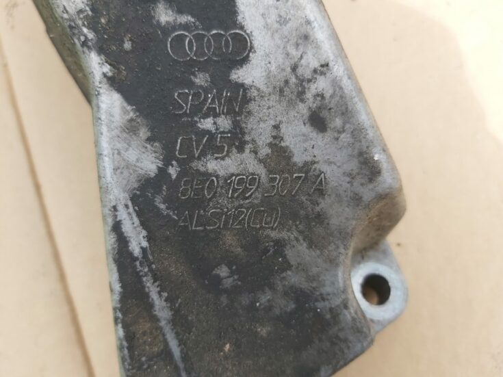 Dzinēja kronšteins priekš AUDI A4 2003
