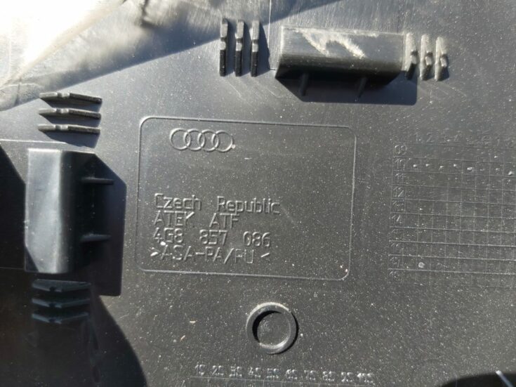 Mērinstrumentu paneļa sānu apdare priekš AUDI A7 2011 SPORTBACK