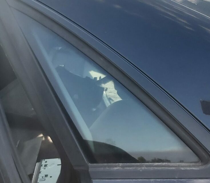 Aizmugurējais kreisais sānu stikls priekš AUDI A4 2004