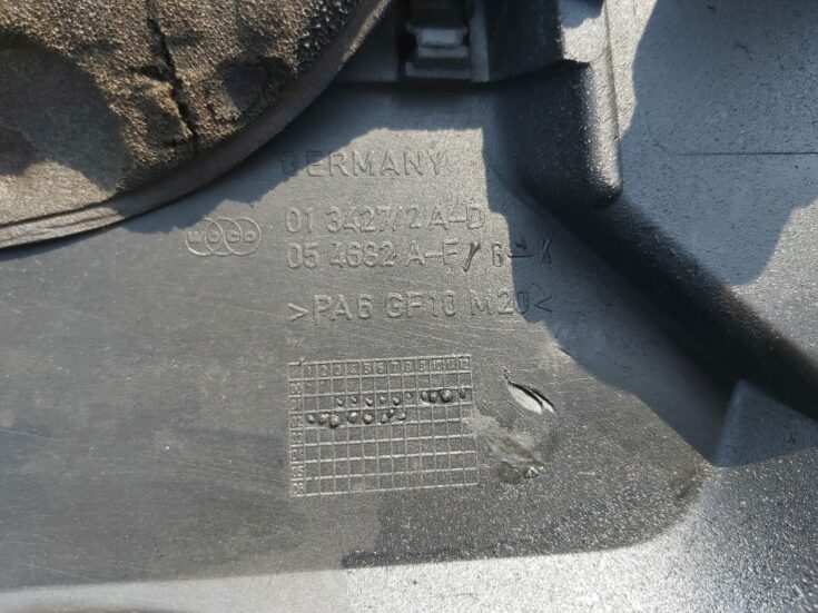 Dzinēja dekoratīvais vāks priekš AUDI A4 2004