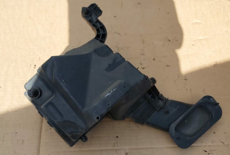Gaisa filtra korpuss priekš VOLVO C30 2008 BLACK