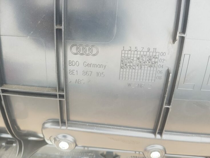 Priekšējo kreiso durvju apdare priekš AUDI A4 2005