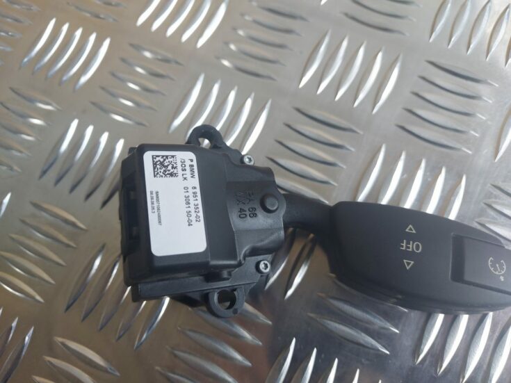 Pagrieziena rādītāju slēdzis priekš BMW 525 E60 2006 OLIVE