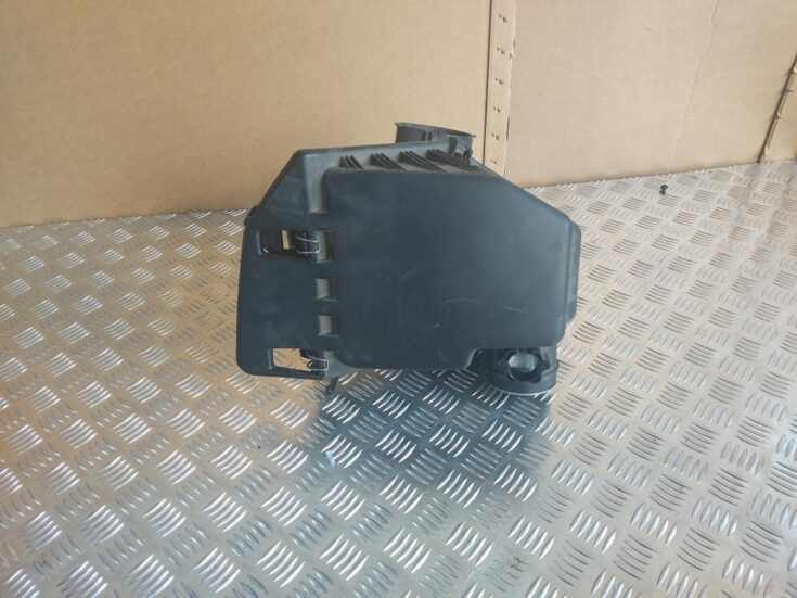 Gaisa filtra korpuss priekš BMW 525 E60 2006 OLIVE