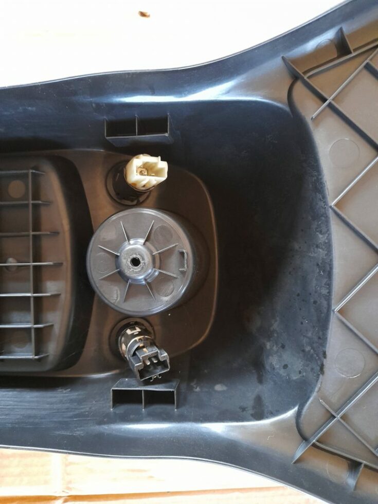 Centrālās konsoles (apdares) vidēja daļa priekš CITROEN PICASSO 2007