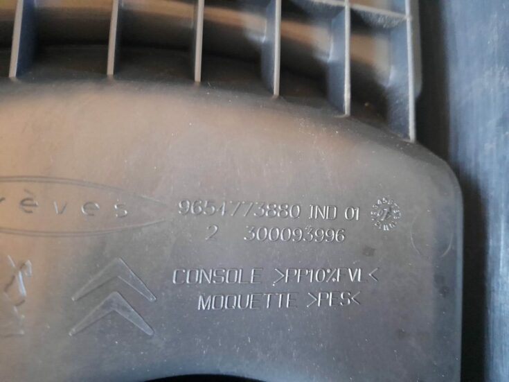 Centrālās konsoles (apdares) vidēja daļa priekš CITROEN PICASSO 2007
