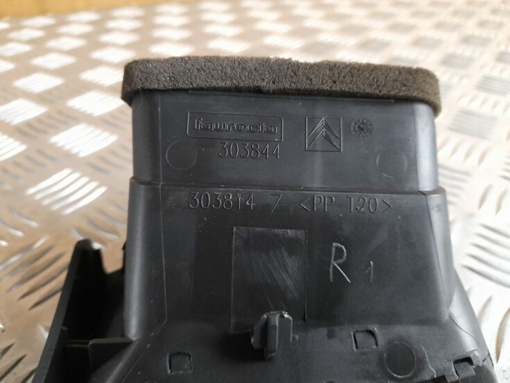 Mērinstrumentu paneļa gaisa vads, pa labi priekš CITROEN PICASSO 2007