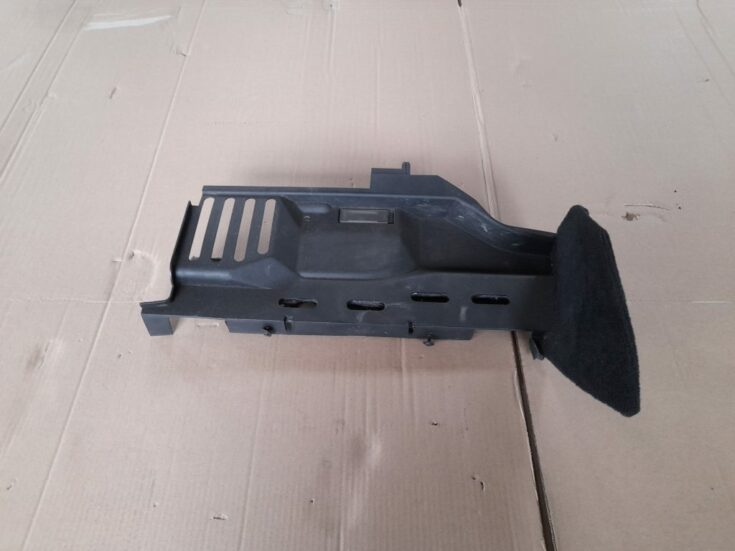 Mērinstrumentu paneļa apakšēja apdare priekš RANGE ROVER SPORT 2007