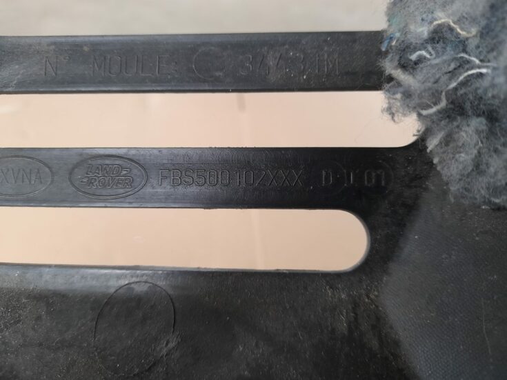 Mērinstrumentu paneļa apakšēja apdare priekš RANGE ROVER SPORT 2007