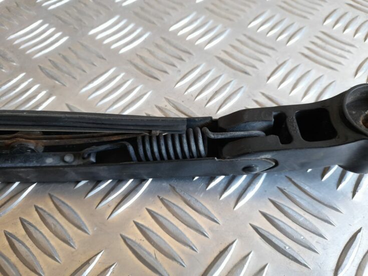 Aizmugurējā loga tīrītāja slotiņa priekš RANGE ROVER SPORT 2007