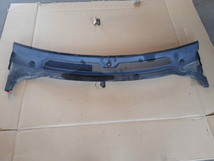 Vējstikla uzlikas (deflektora) režģis priekš RANGE ROVER SPORT 2007
