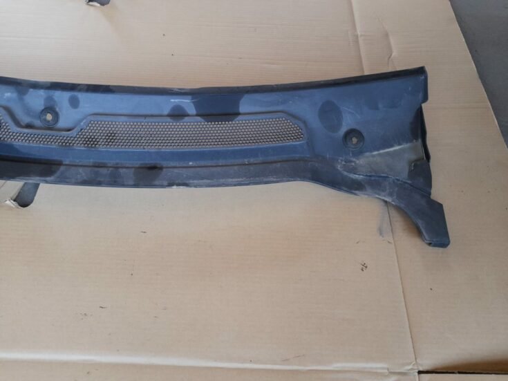Vējstikla uzlikas (deflektora) režģis priekš RANGE ROVER SPORT 2007
