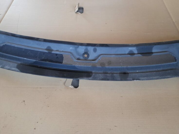 Vējstikla uzlikas (deflektora) režģis priekš RANGE ROVER SPORT 2007